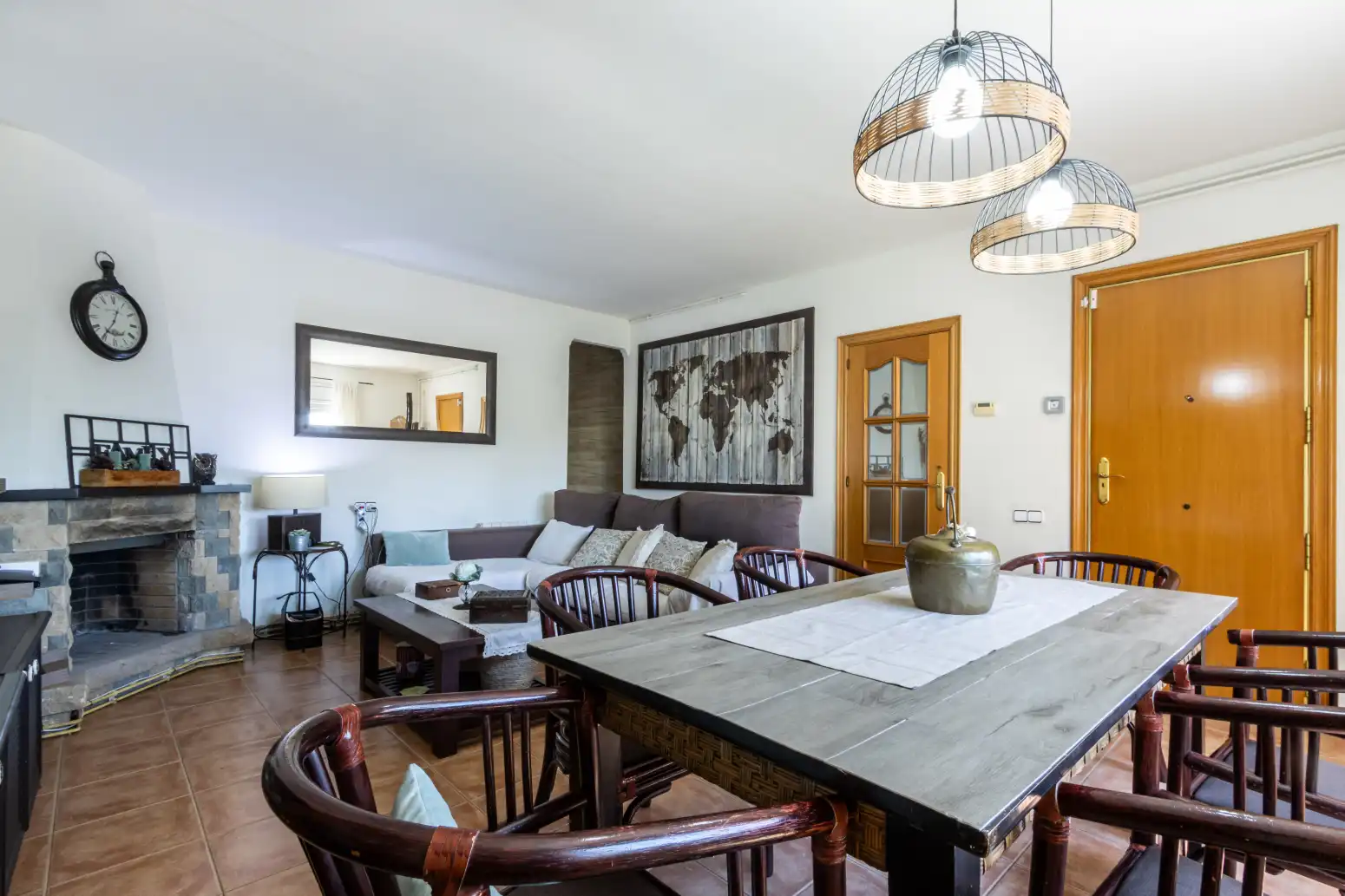 Sala d'estar de Casa o xalet en venda en Viladecavalls amb Jardí privat i Moblat