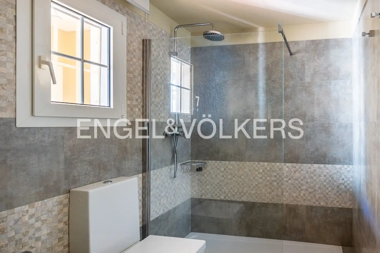 Baño de Ático en venta en Ayamonte con Aire acondicionado, Calefacción y Jardín privado