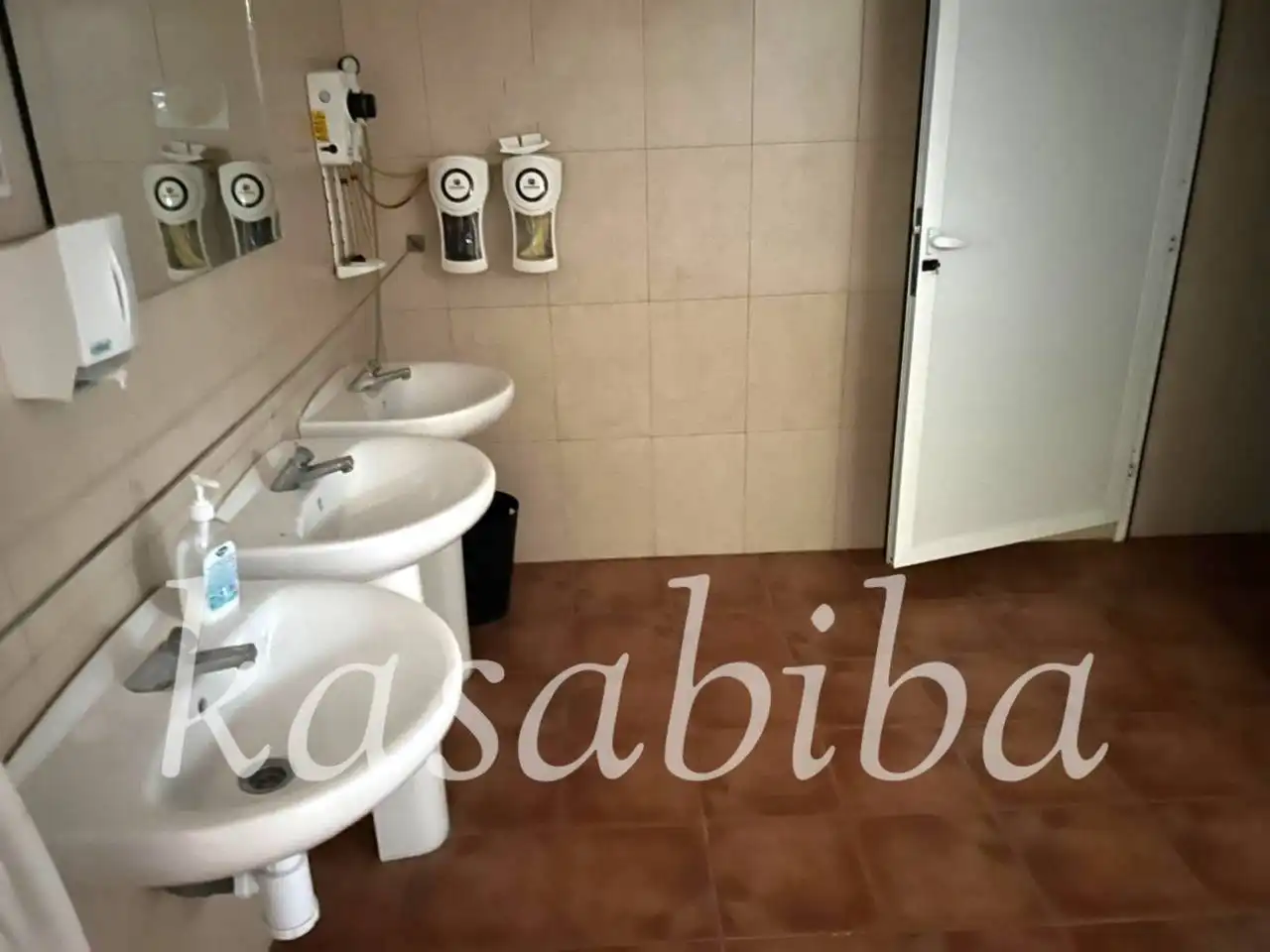 Badezimmer von Fabrikhallen zum Verkauf in Albacete