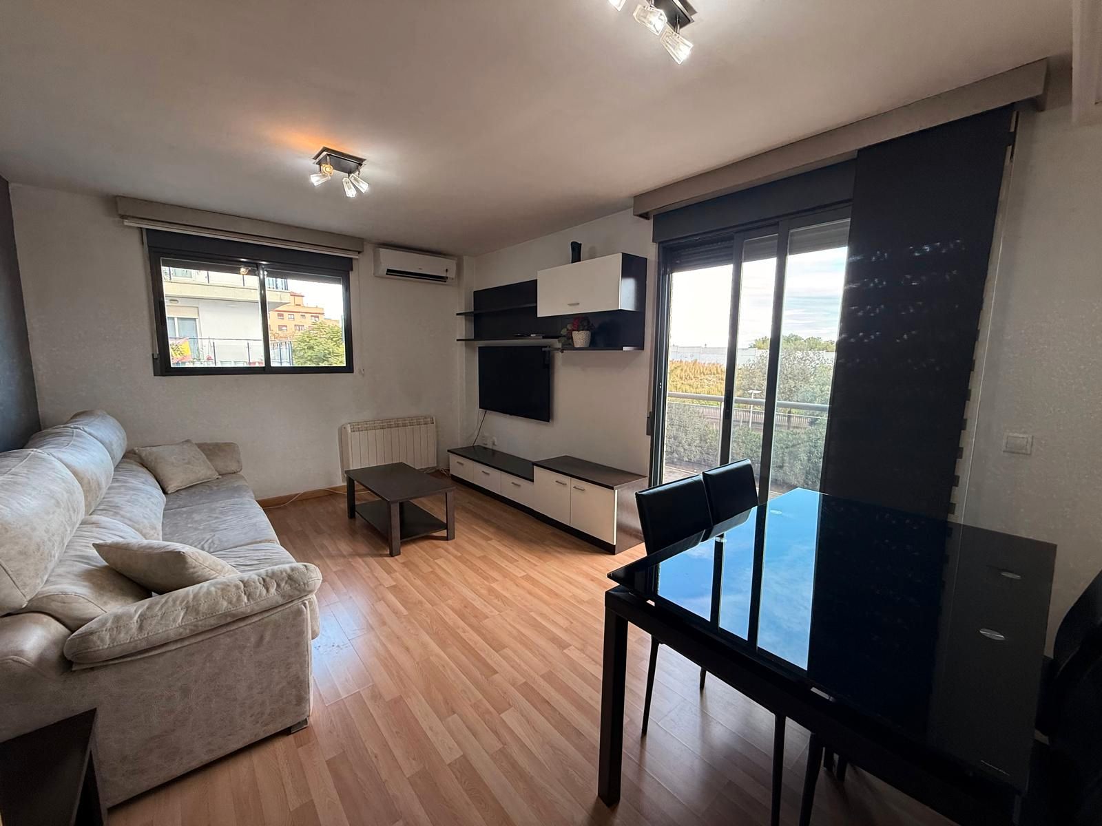 Living room of Apartment to rent in Picassent  with Air Conditioner, Heating and Parquet flooring