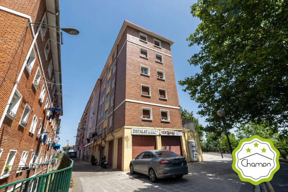 Vista exterior de Piso en venta en Bilbao  con Calefacción, Jardín privado y Amueblado