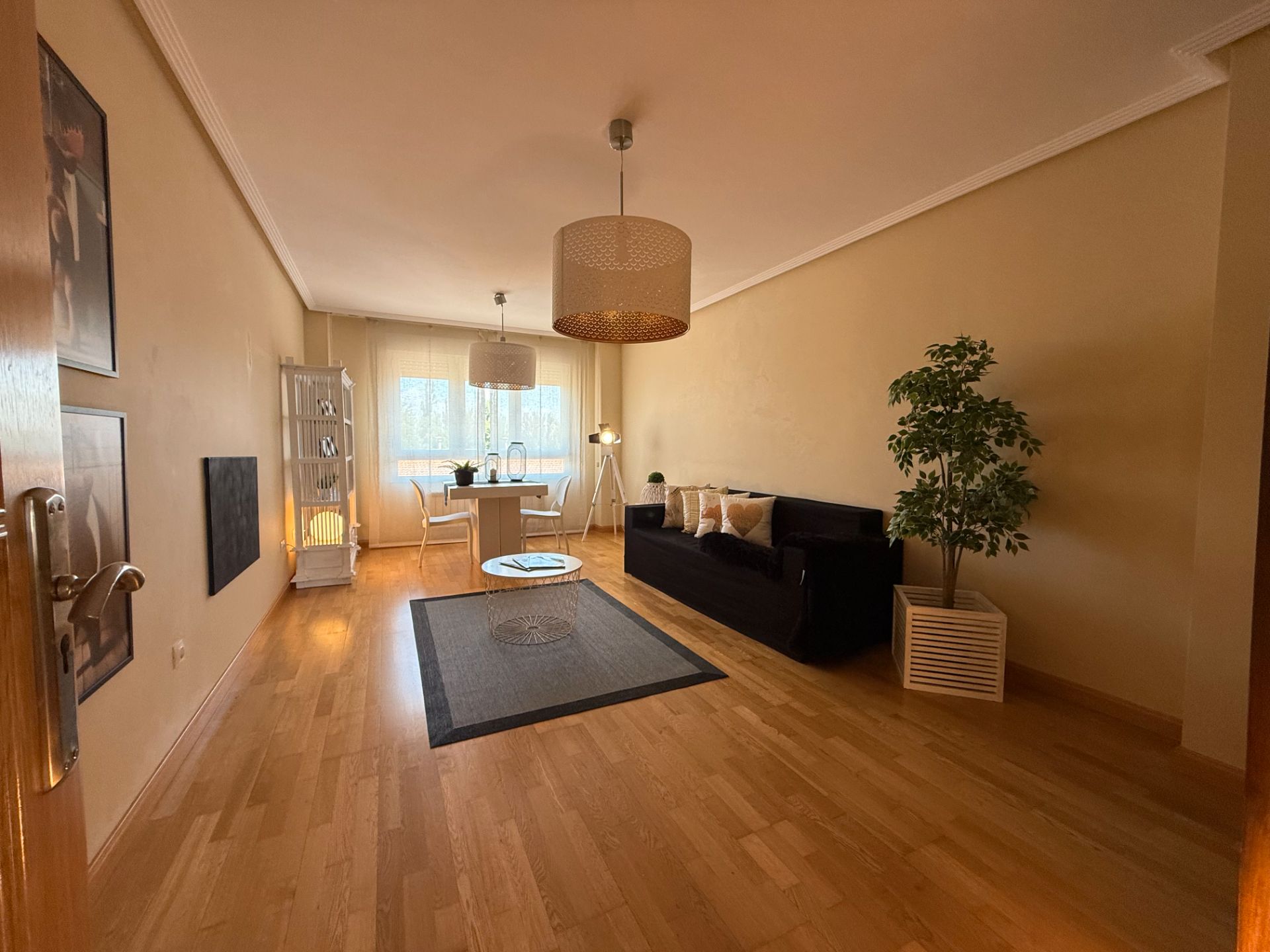 Living room of Flat for sale in San Andrés del Rabanedo  with Heating, Parquet flooring and Storage room