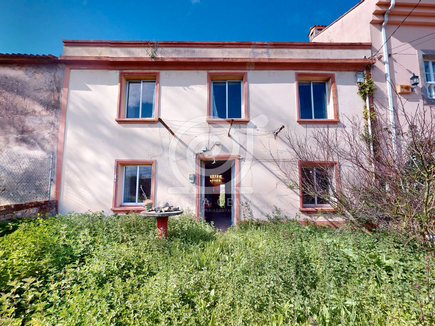 Vista exterior de Casa adosada en venda en Oleiros amb Jardí privat i Moblat