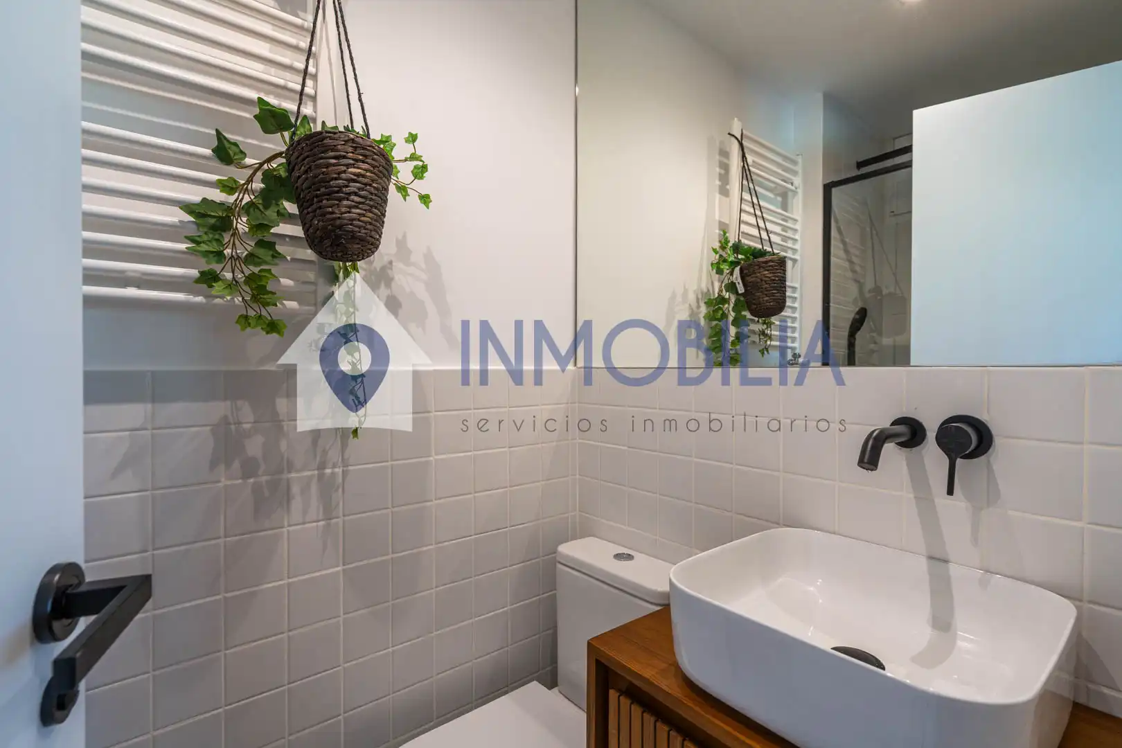 Bathroom of Flat for sale in Madrid  with Air Conditioner and Heating