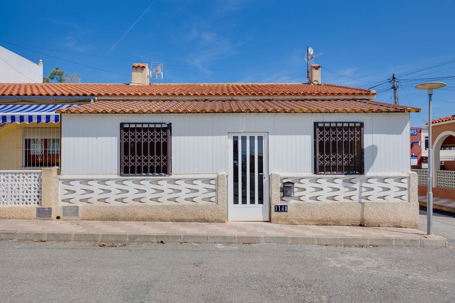 Vista exterior de Casa adosada en venda en San Fulgencio amb Terrassa i Piscina comunitària