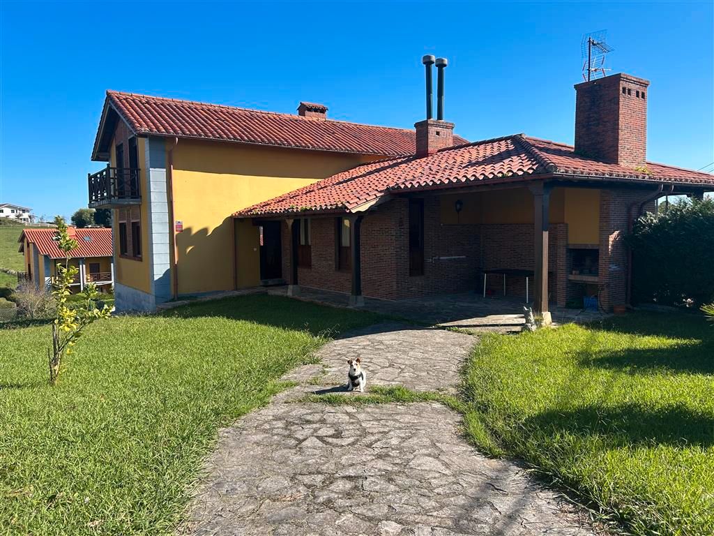 Exterior view of Single-family semi-detached for sale in Val de San Vicente   with Heating, Private garden and Terrace