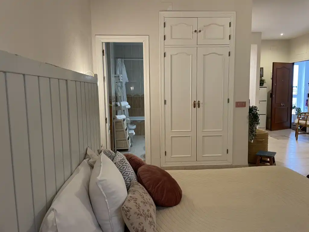 Study for rent in Santa Catalina
