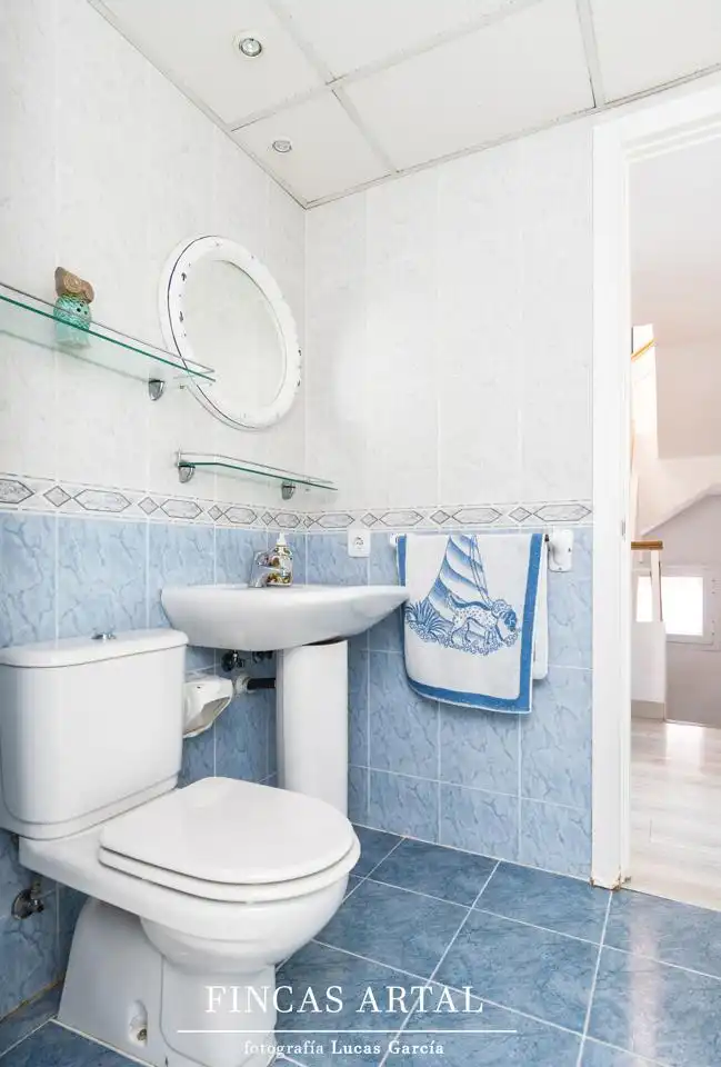 Bathroom of Houses for sale in Zaragoza  with Air Conditioner, Heating and Private garden