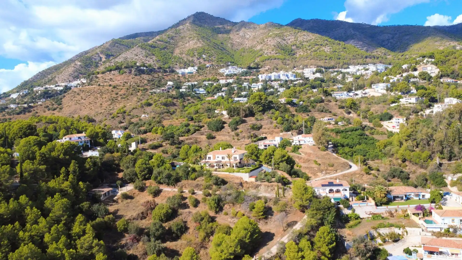 Vista exterior de Finca rústica en venda en Mijas amb Aire condicionat, Traster i Piscina