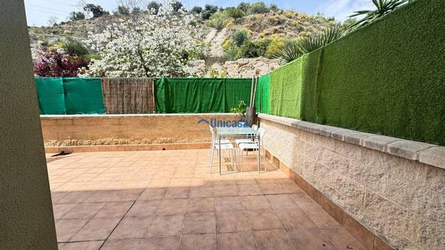 Piso en Venta en Calle Calle Rosa García Ascot en Los Almendros - El Limonero - El Tomillar