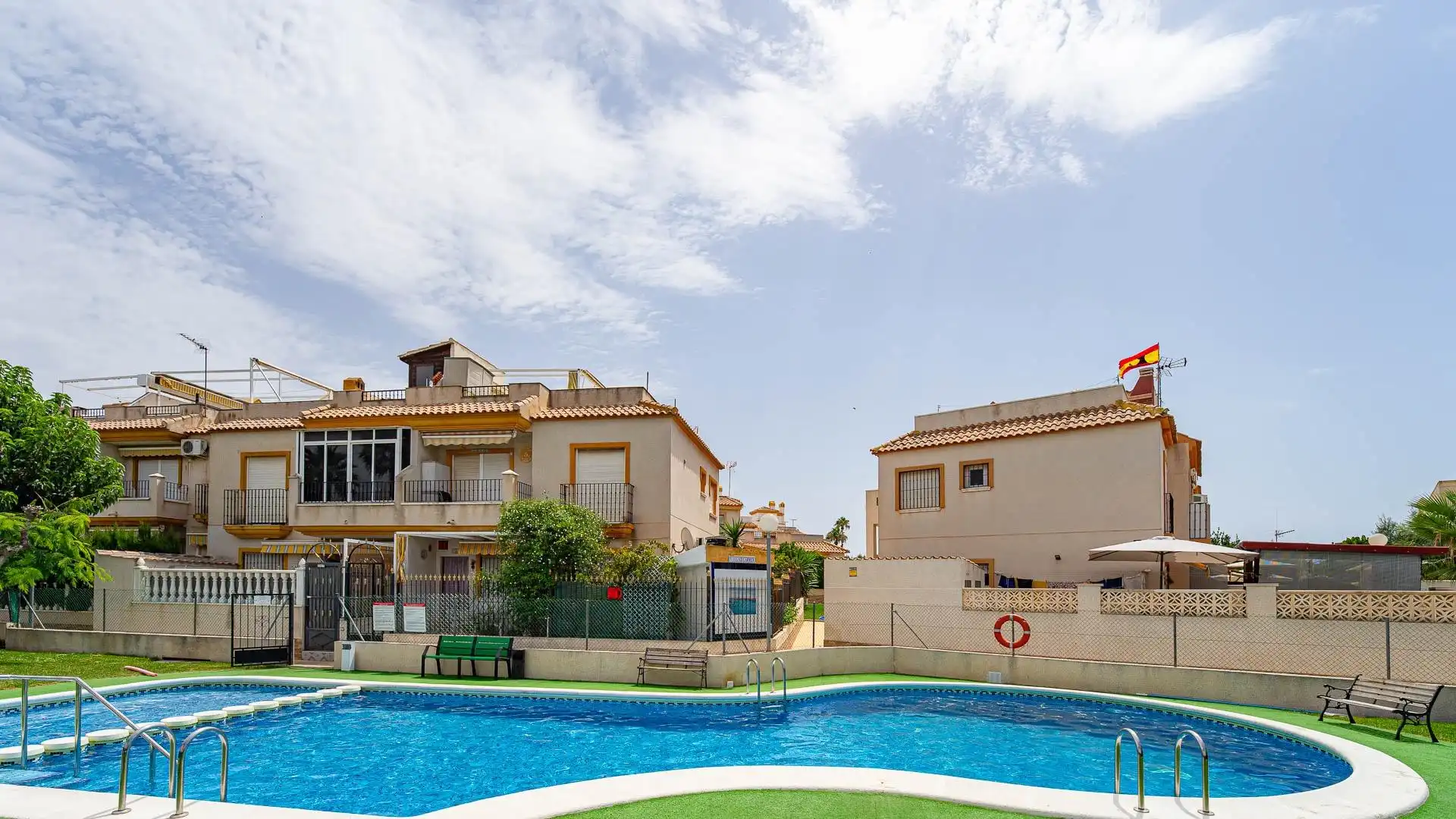 Piscina de Casa o xalet en venda en Torrevieja amb Moblat, Balcó i Piscina comunitària