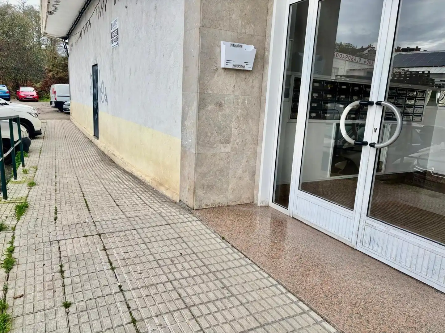 Aparcament de Pis en venda en Pontevedra Capital  amb Balcó