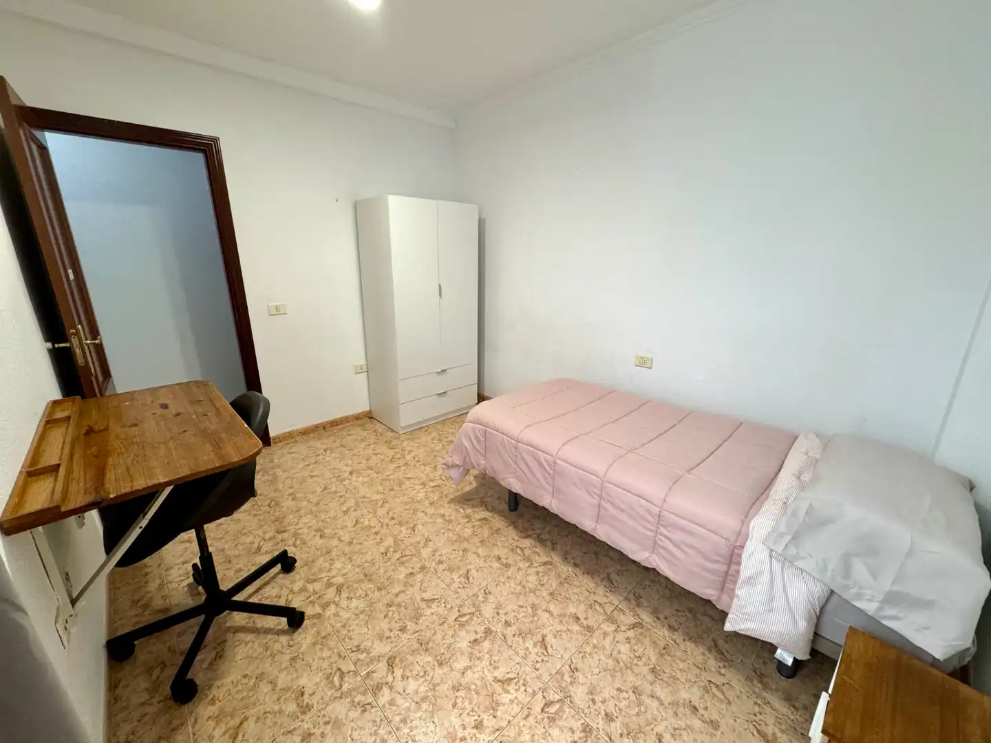 Habitación de Piso de alquiler en San Cristóbal de la Laguna con Trastero, Amueblado y Lavadora