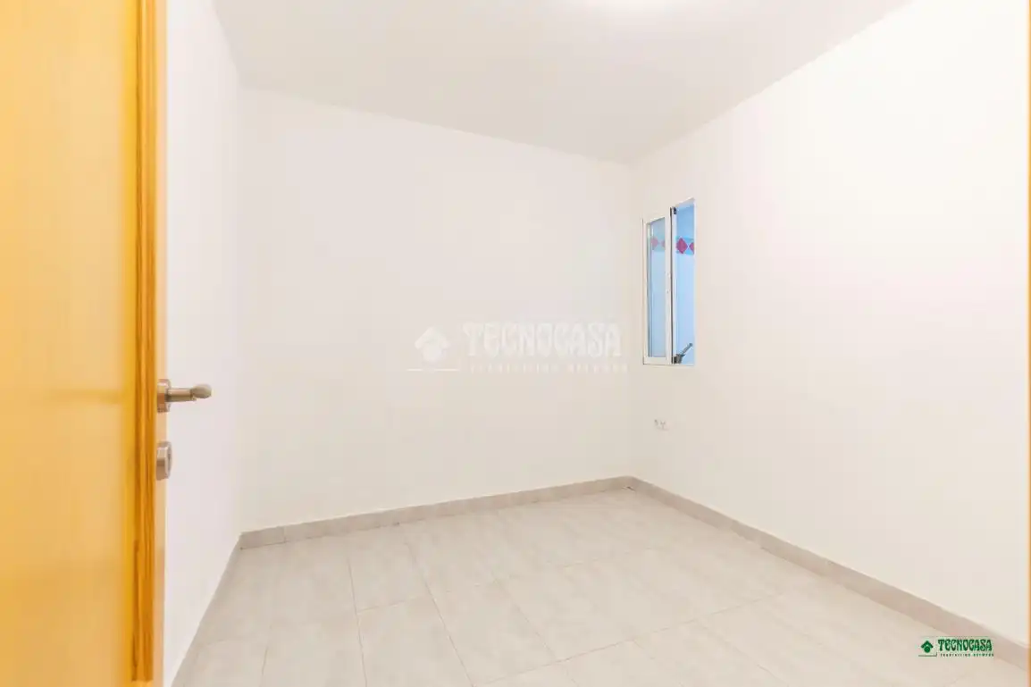 Schlafzimmer von Wohnung zum Verkauf in Almería mit Klimaanlage und Heizung