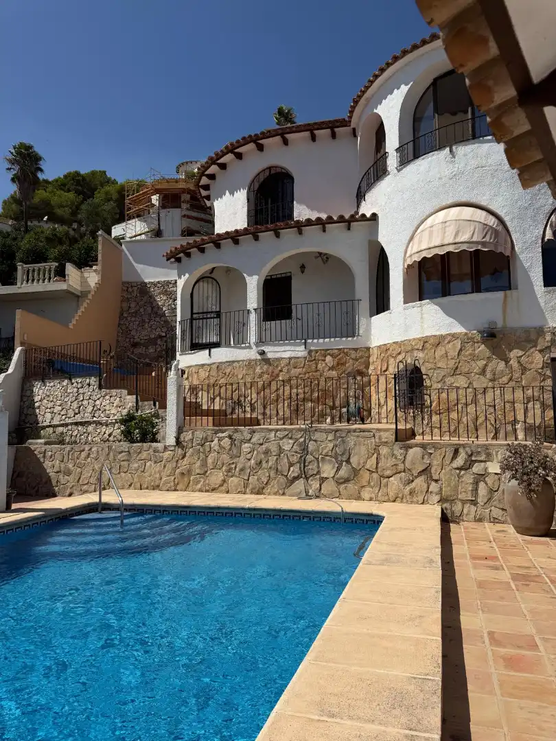 Vista exterior de Casa o xalet en venda en Benissa amb Aire condicionat, Calefacció i Jardí privat