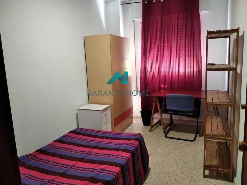Bedroom of Flat to rent in  Sevilla Capital  with Air Conditioner