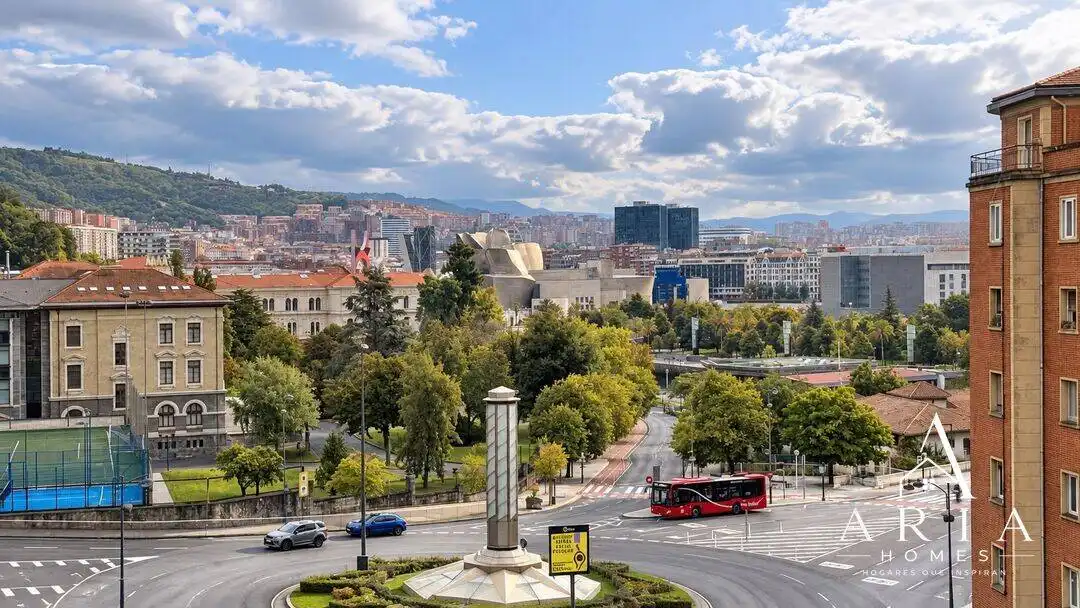 Vista exterior de Ático en venta en Bilbao  con Calefacción
