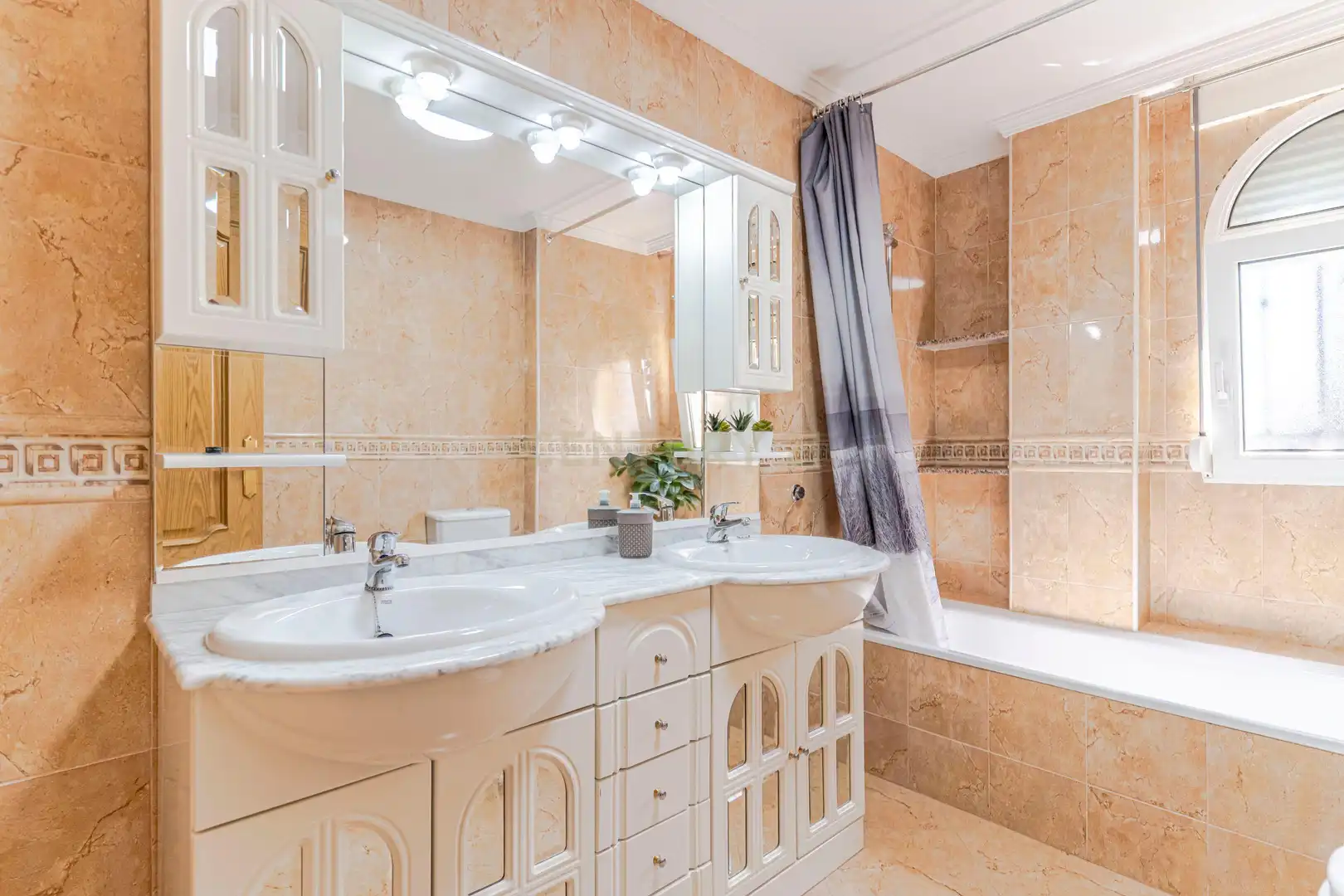 Baño de Casa o chalet en venta en Las Gabias con Jardín privado, Trastero y Piscina