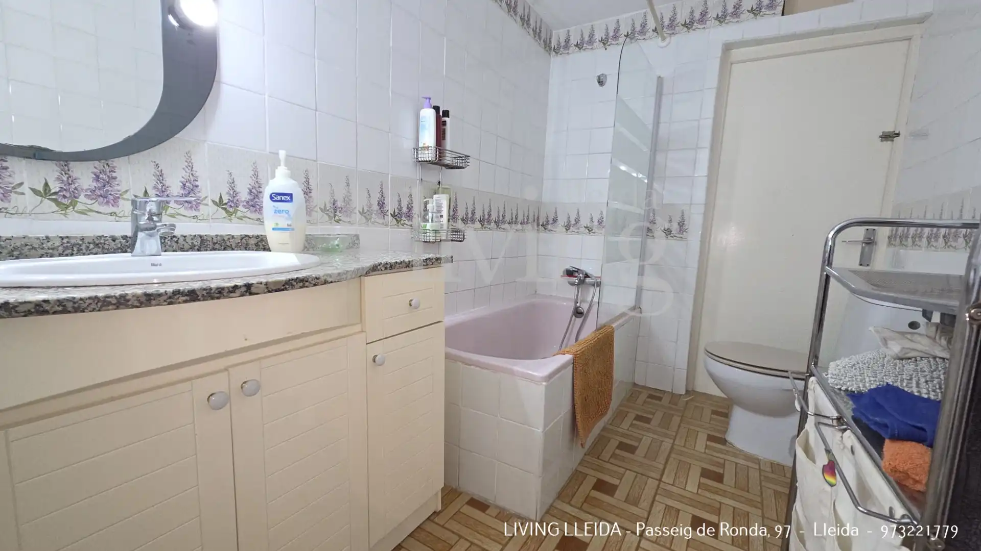 Bathroom of Houses for sale in Lleida  with Air Conditioner, Heating and Private garden