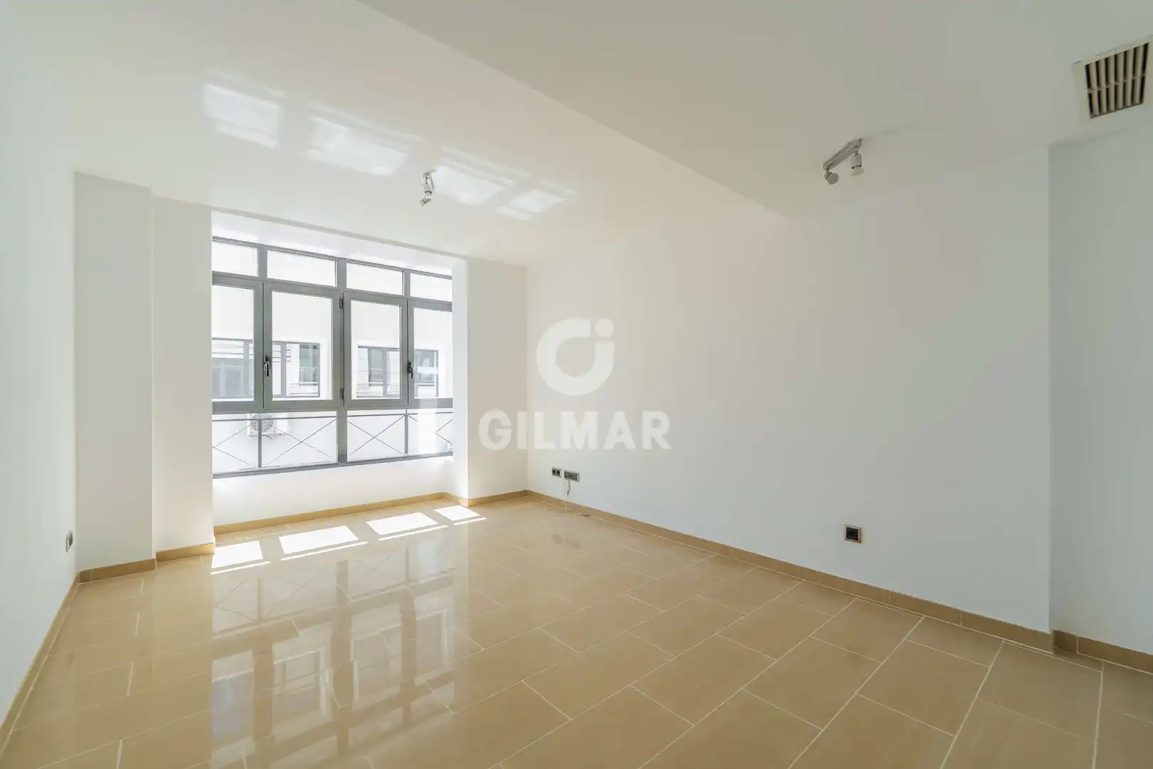 Flat for sale in Madrid  with Heating, Private garden and Storage room