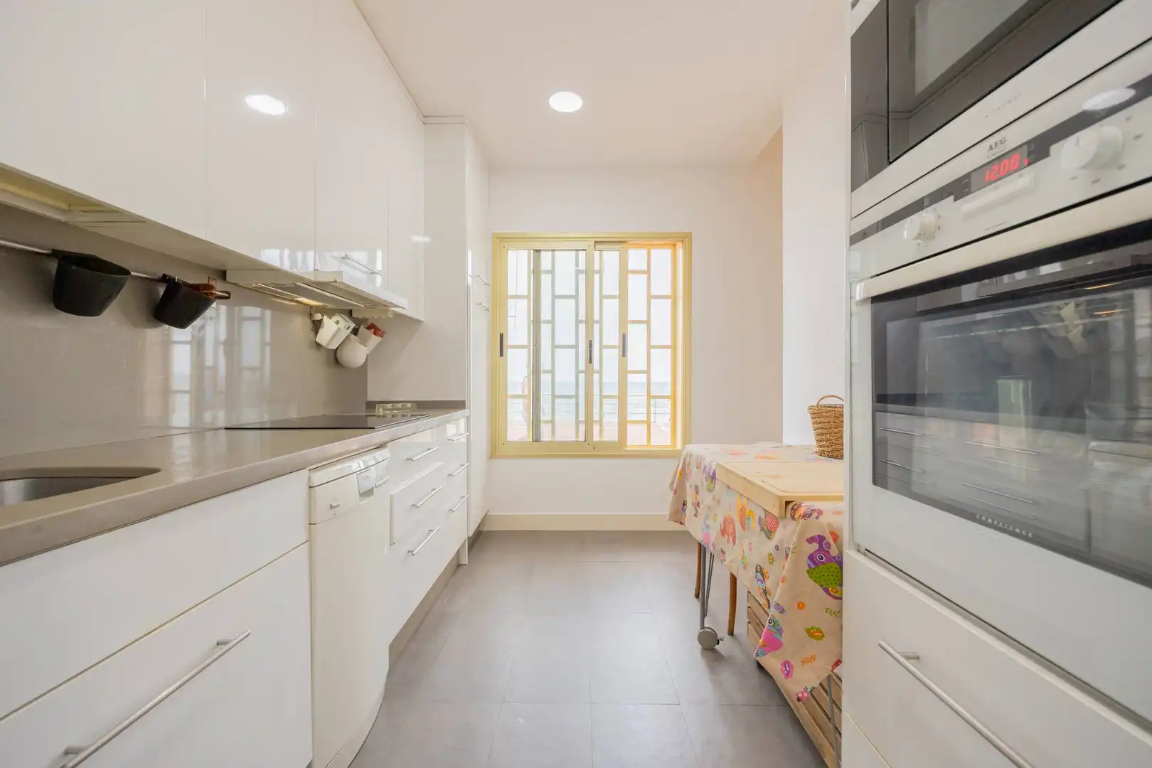 Cuina de Apartament en venda en Las Palmas de Gran Canaria amb Traster, Moblat i Alarma