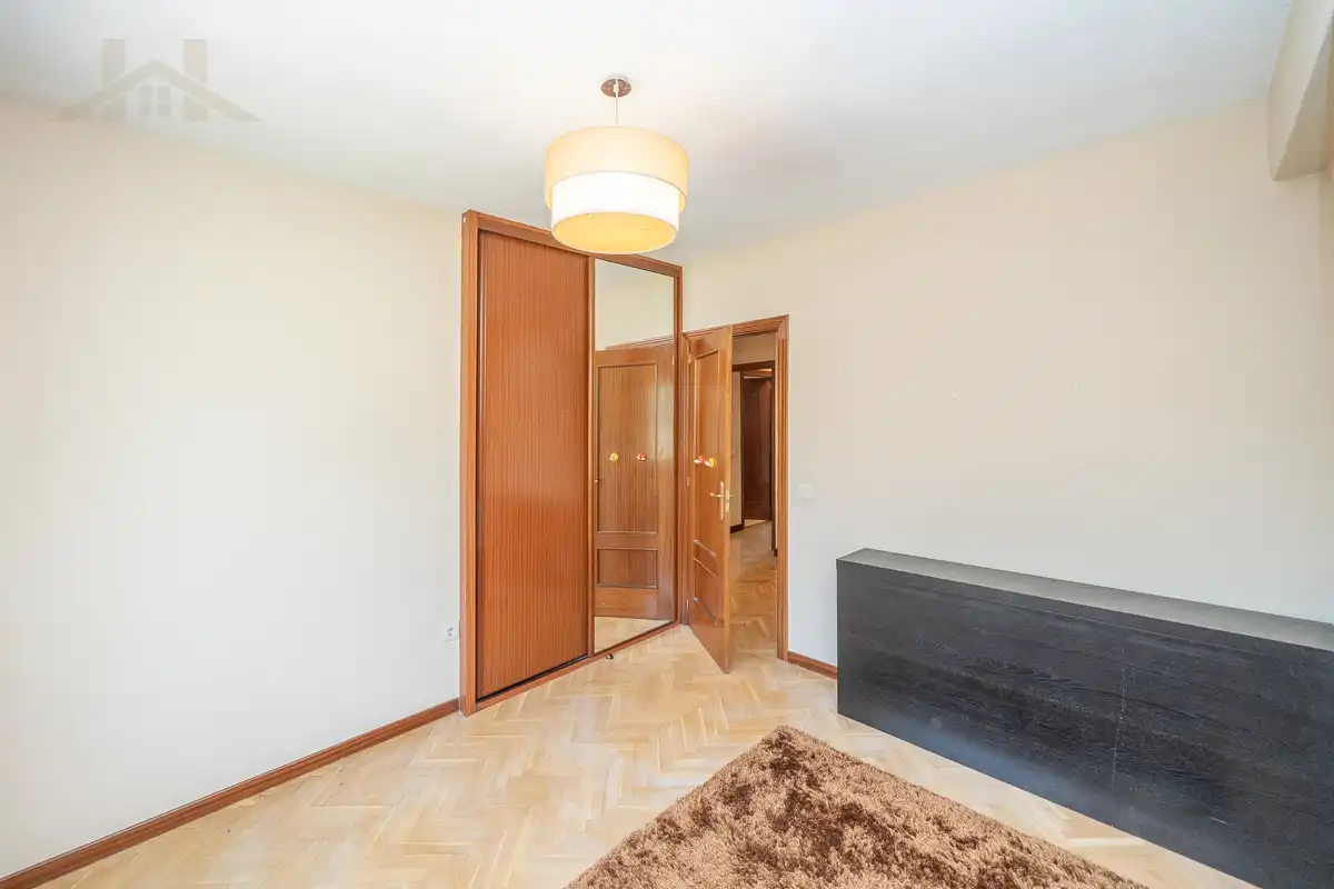 Habitación de Casa adosada en venta en Torrelodones con Aire acondicionado, Calefacción y Jardín privado