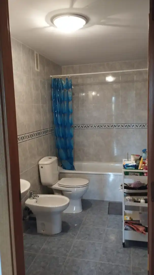 Bany de Pis de lloguer en Avilés amb Calefacció, Parquet i Moblat
