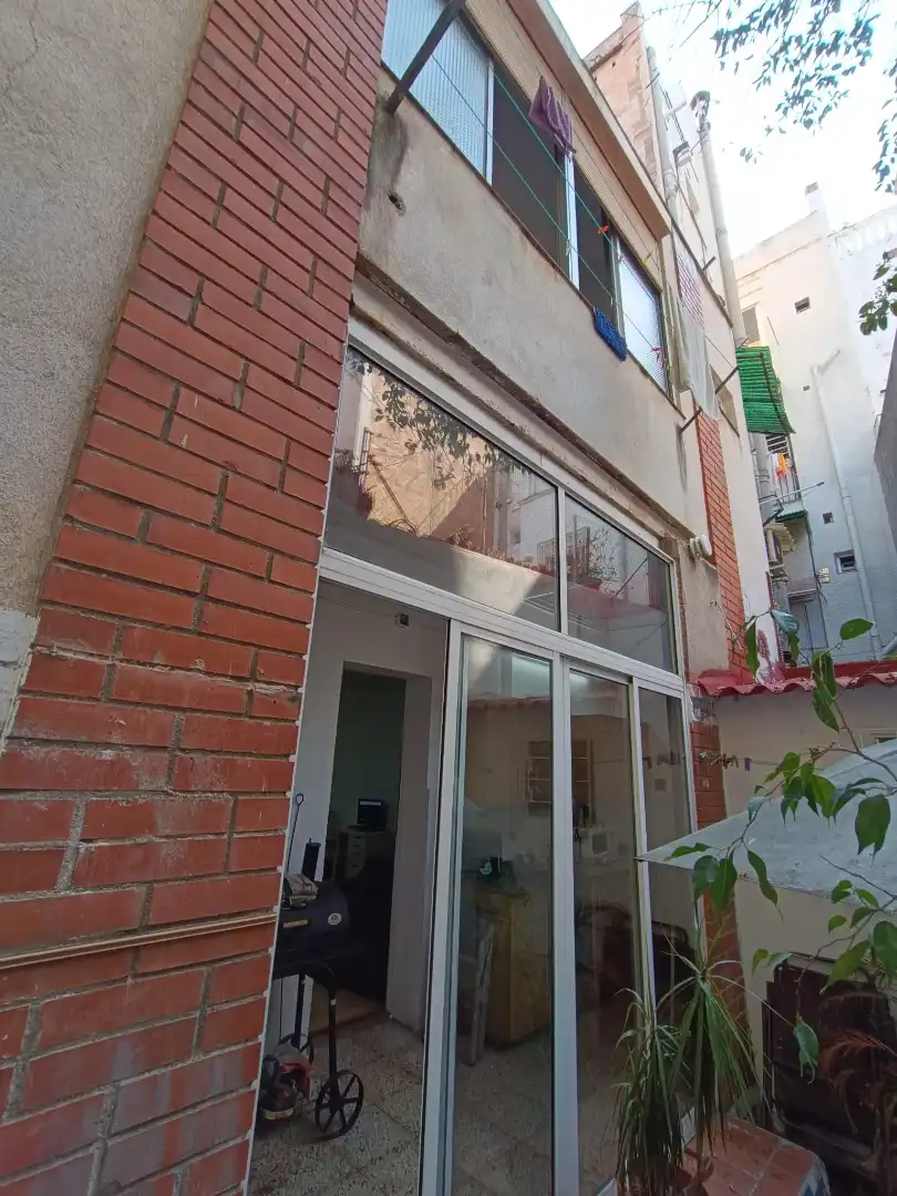 Vista exterior de Piso en venta en Barcelona con Jardín privado, Parquet y Amueblado