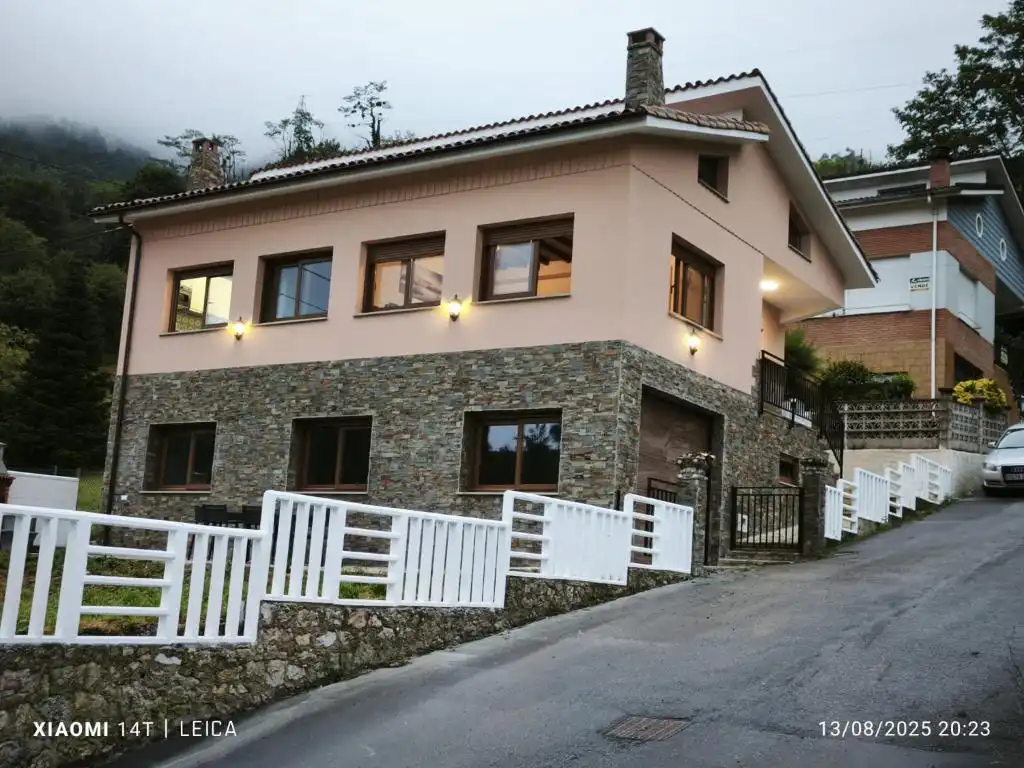 Villa con terrazza in vendita a Piloña