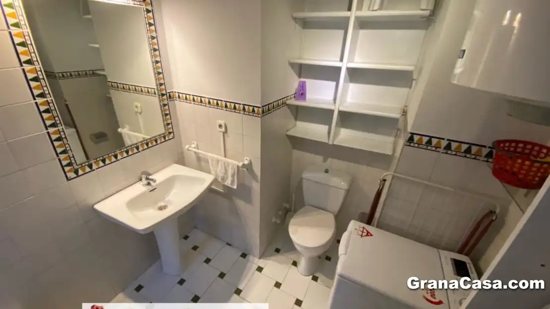 Baño de Ático de alquiler en Granada con Aire acondicionado, Calefacción y Terraza