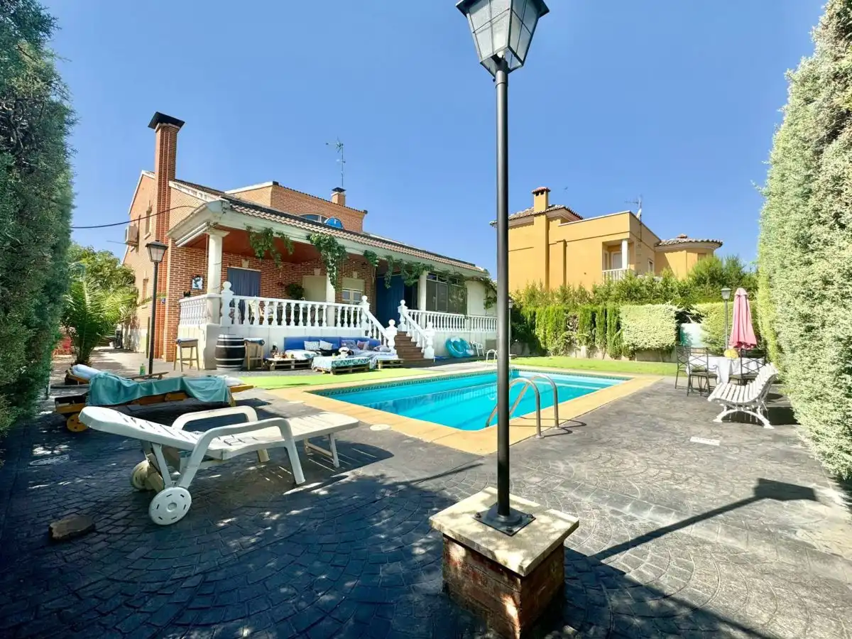 Detached house with pool for sale in Valdepeñas, imagen 2