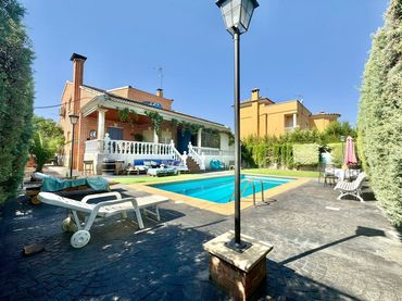 Chalet con piscina en venta en Valdepeñas