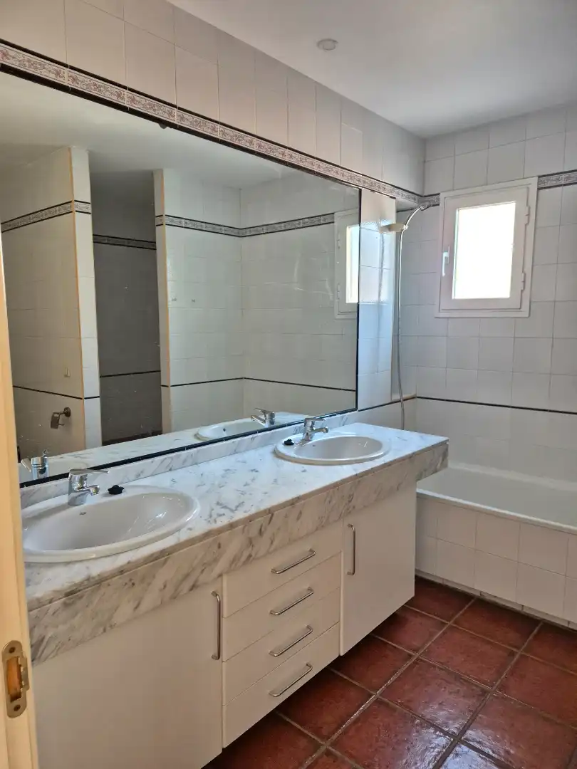 Badezimmer von Wohnung zur Miete in Las Rozas de Madrid mit Klimaanlage, Heizung und Terrasse