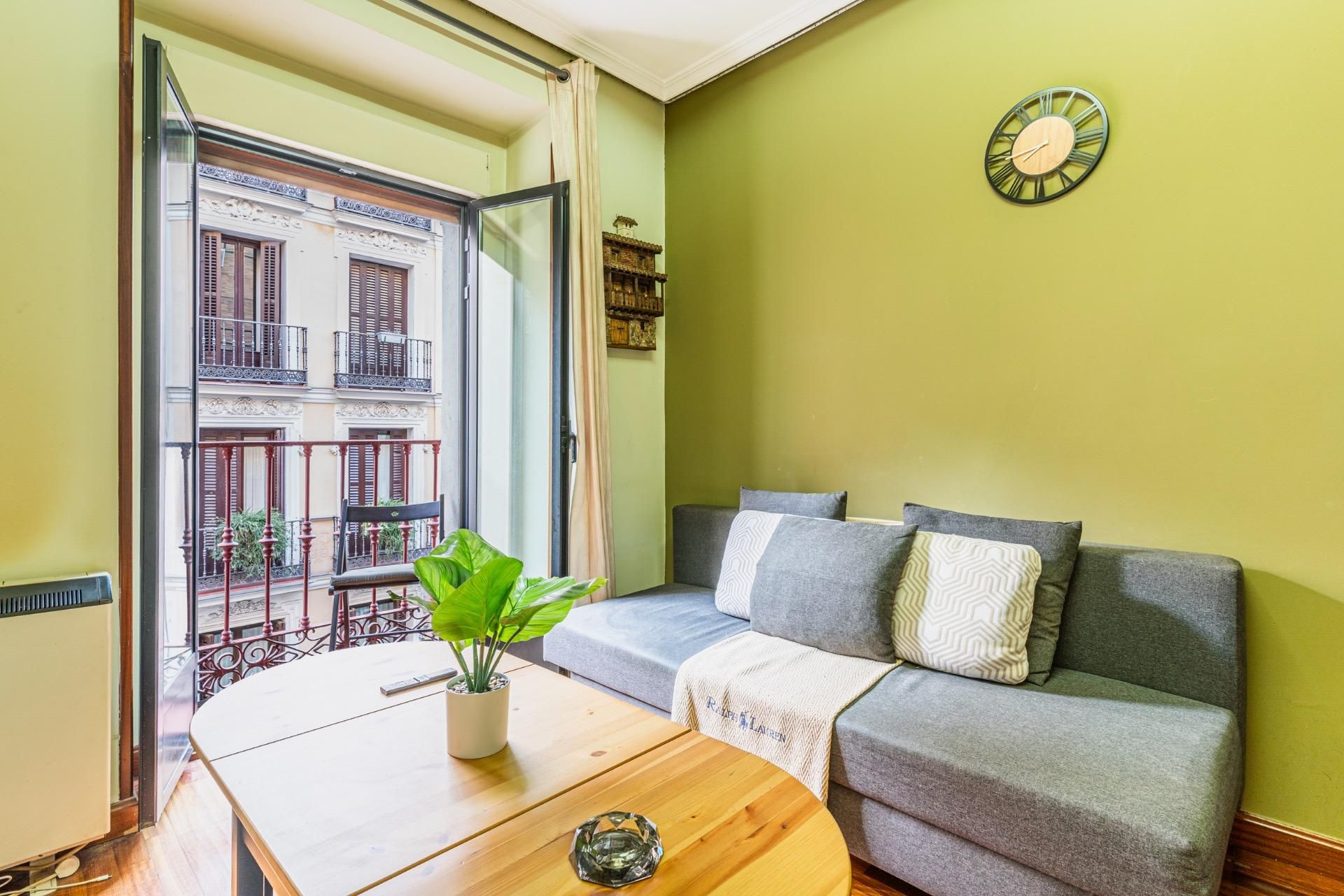 Living room of Apartment for sale in  Madrid Capital  with Heating, Parquet flooring and Balcony