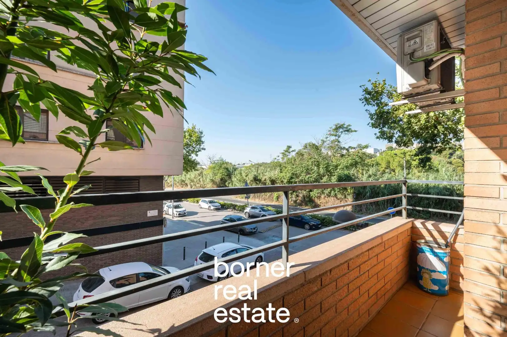 Vista exterior de Piso en venta en Rubí con Aire acondicionado, Calefacción y Parquet