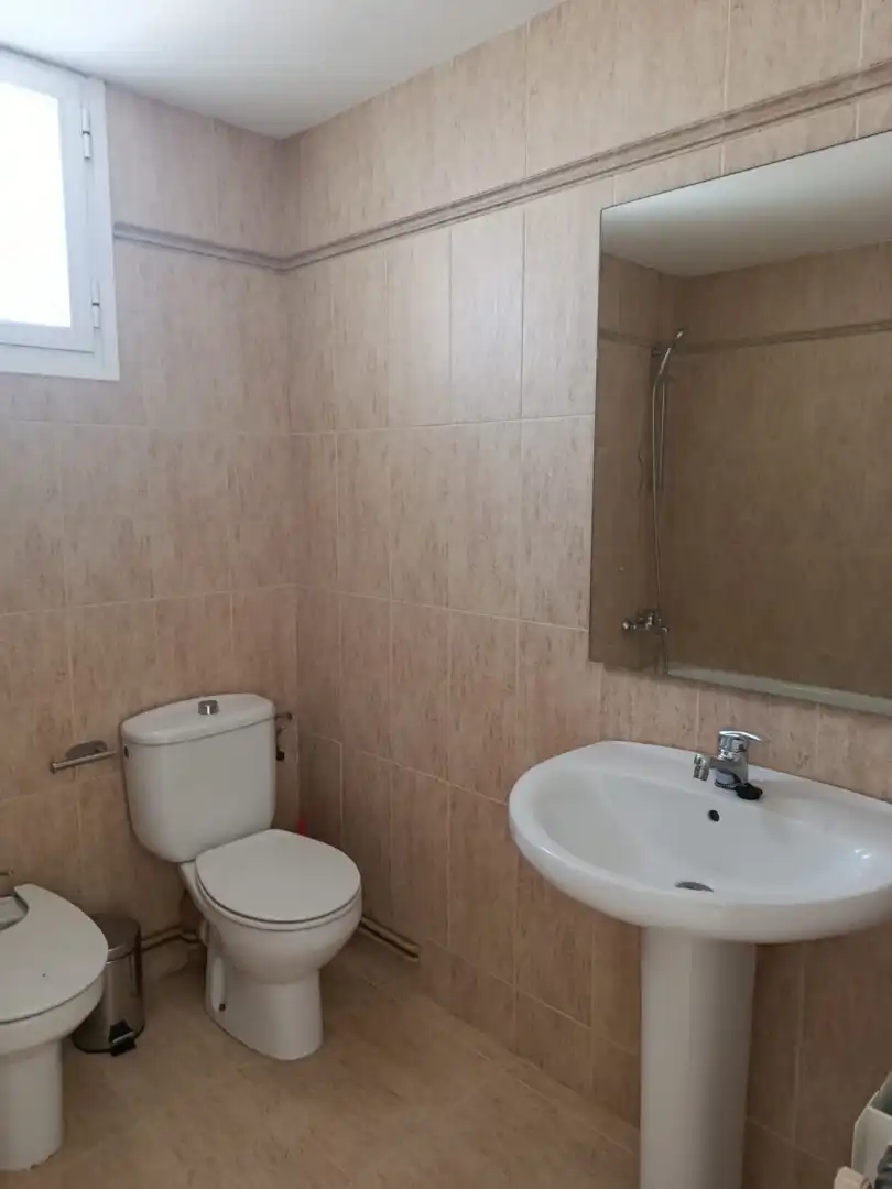 Baño de Piso en venta en Castellón de la Plana / Castelló de la Plana con Amueblado, Horno y Lavadora