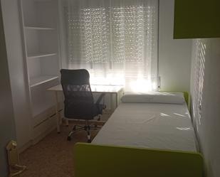 Bedroom of Flat to share in  Jaén Capital  with Air Conditioner, Furnished and Balcony