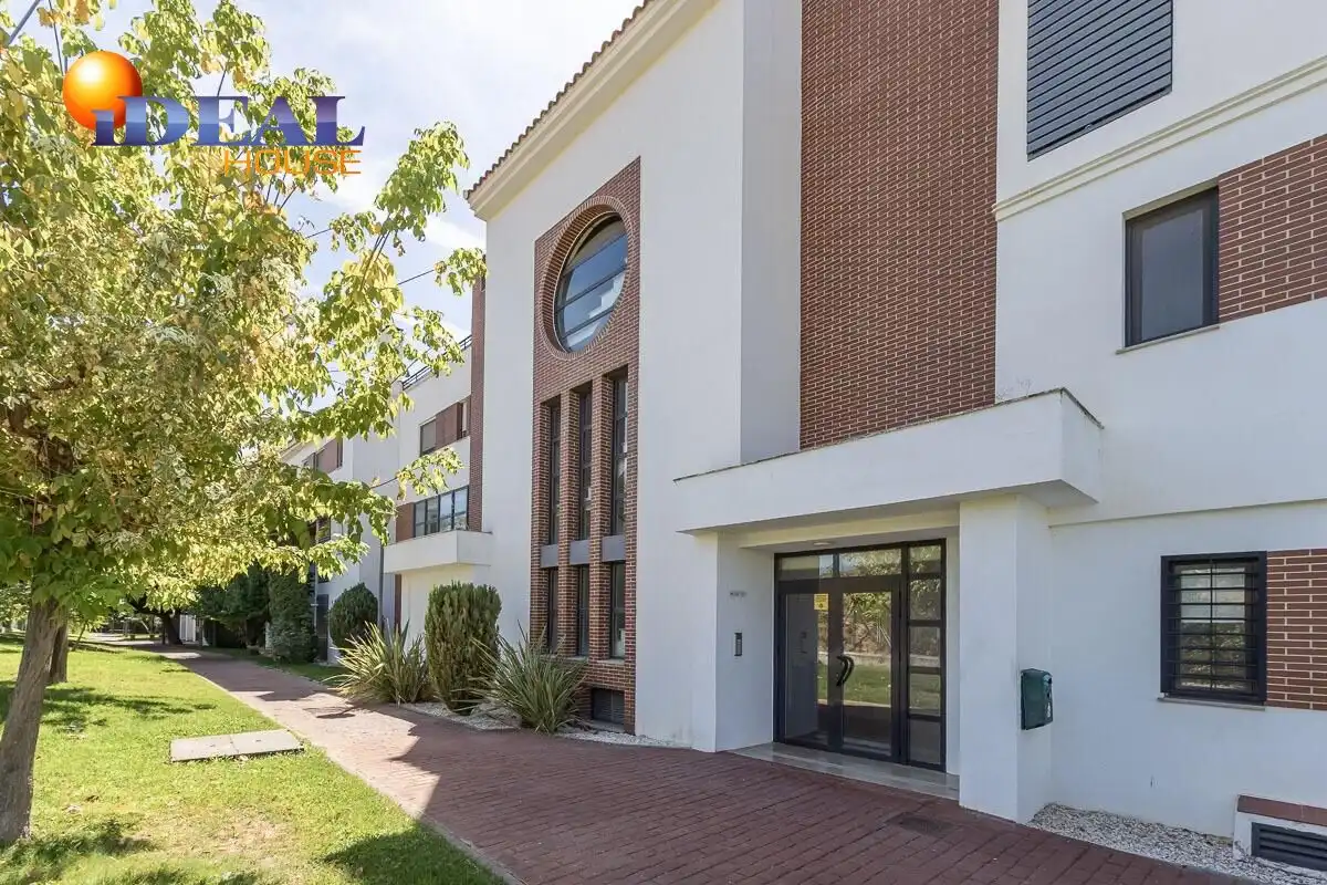 Vista exterior de Piso en venta en Loma Verde