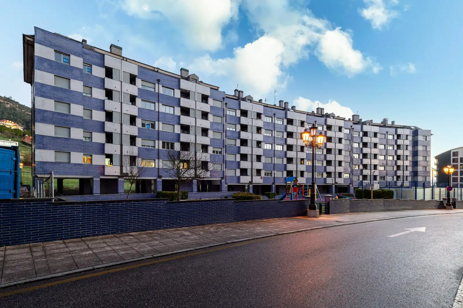 Vista exterior de Pis en venda en Oviedo  amb Aire condicionat, Terrassa i Traster