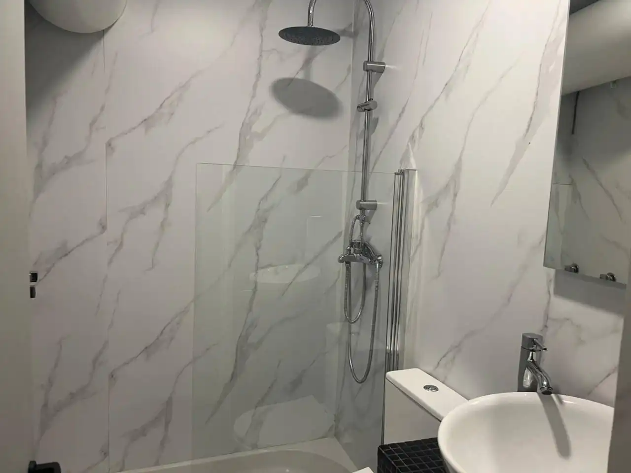 Bathroom of Flat for rent in Toledo  with Air Conditioner, Heating and Furnished