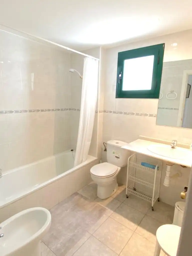 Badezimmer von Wohnung zum Verkauf in Cadaqués mit Balkon