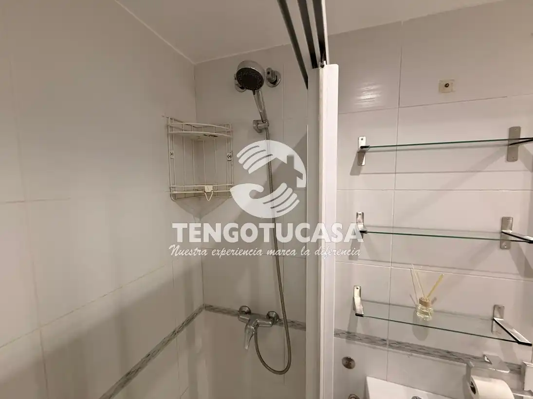 Bathroom of Flat for sale in Madrid  with Air Conditioner, Heating and Furnished