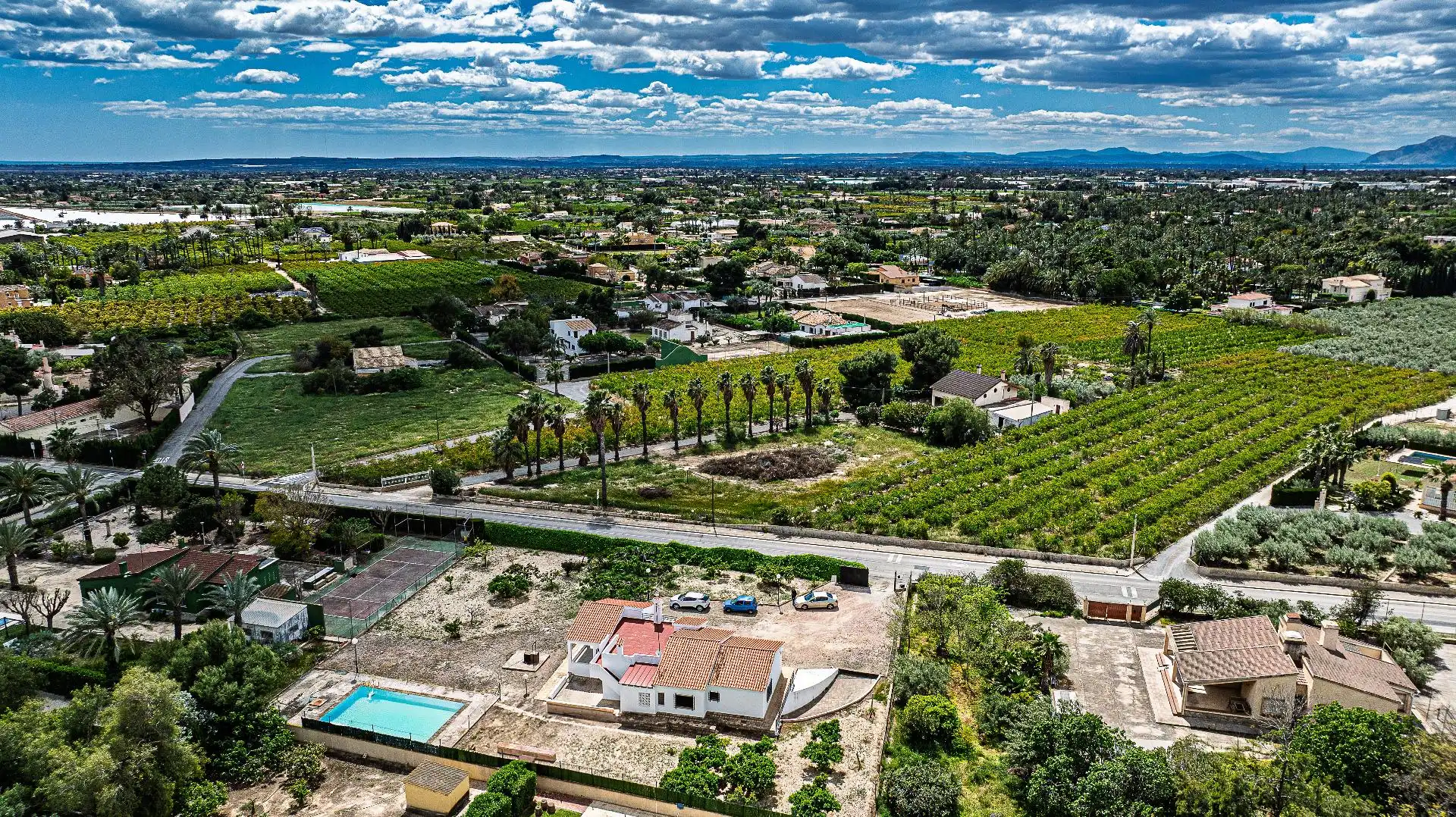Vista exterior de Casa o xalet en venda en Elche / Elx amb Jardí privat, Terrassa i Piscina