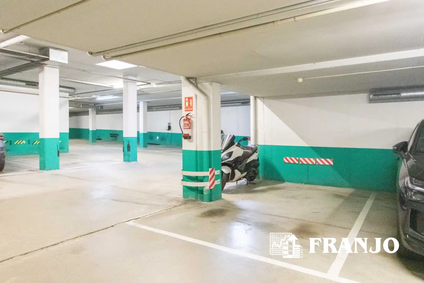 Aparcament de Pis en venda en Sant Cugat del Vallès amb Aire condicionat, Calefacció i Terrassa