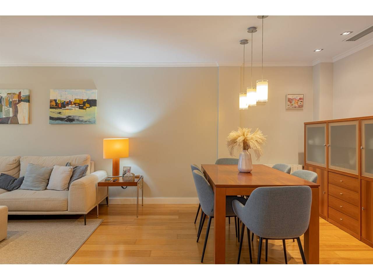 Menjador de Casa adosada en venda en Silla amb Calefacció i Terrassa