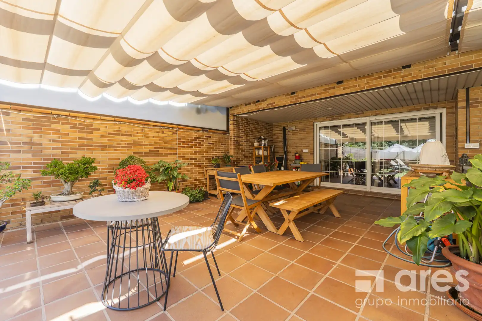 Terrassa de Casa o xalet en venda en Las Rozas de Madrid amb Aire condicionat, Calefacció i Jardí privat