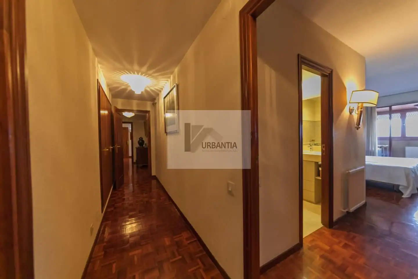 Piso en venta en  Pamplona / Iruña con Calefacción, Parquet y Terraza