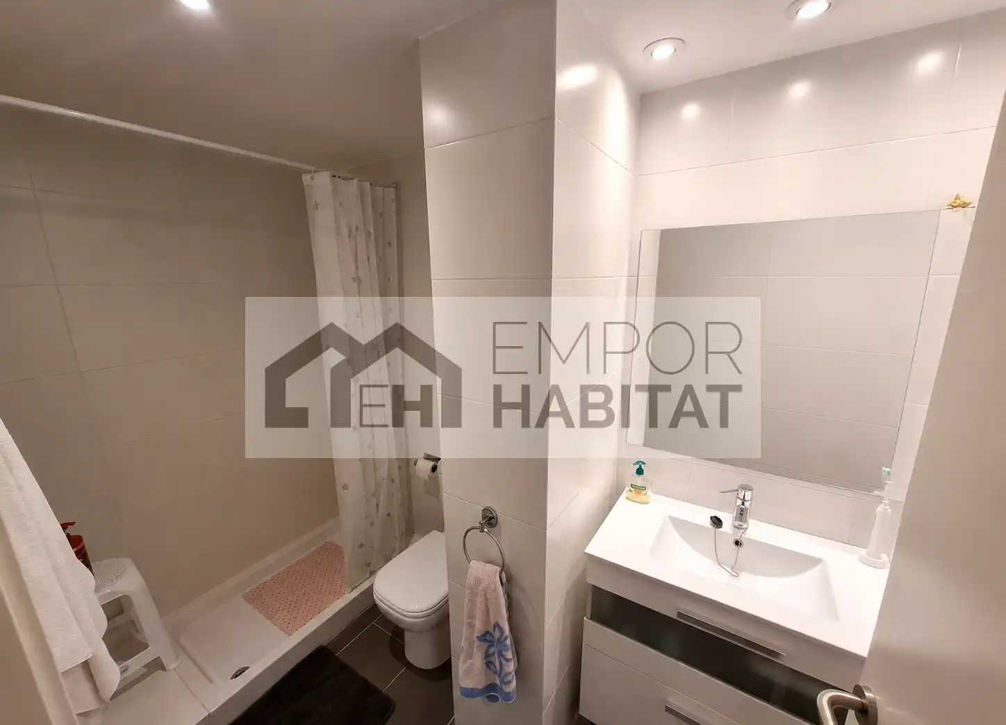 Bathroom of Apartments for sale in Llançà  with Air Conditioner, Heating and Terrace