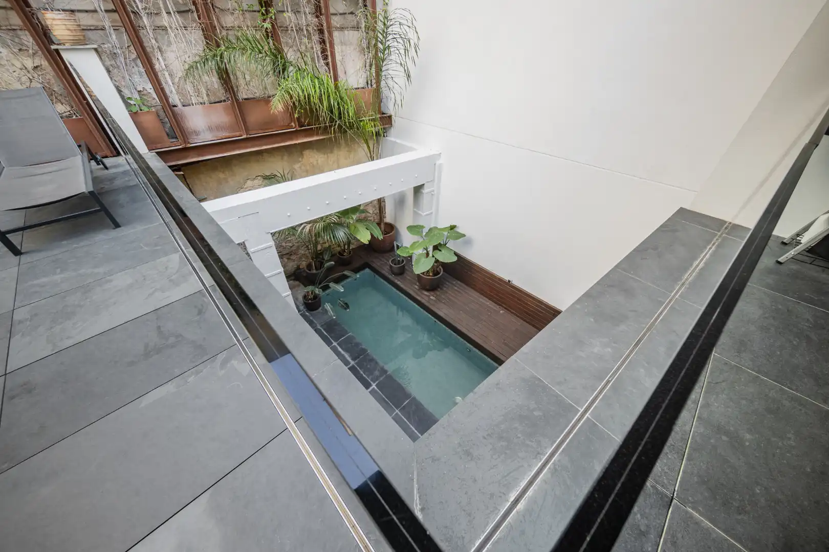 Schwimmbecken von Maisonette zum Verkauf in Barcelona mit Klimaanlage, Heizung und Privatgarten