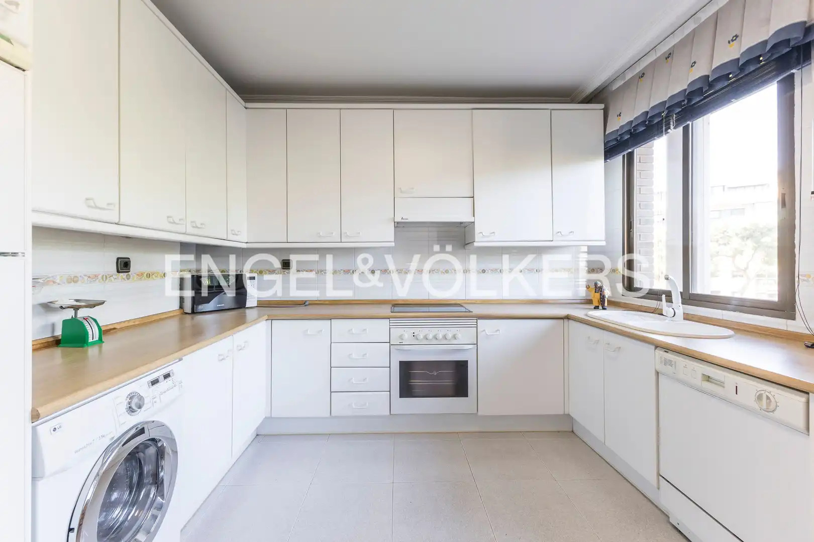 Cocina de Piso en venta en Madrid con Aire acondicionado, Calefacción y Jardín privado